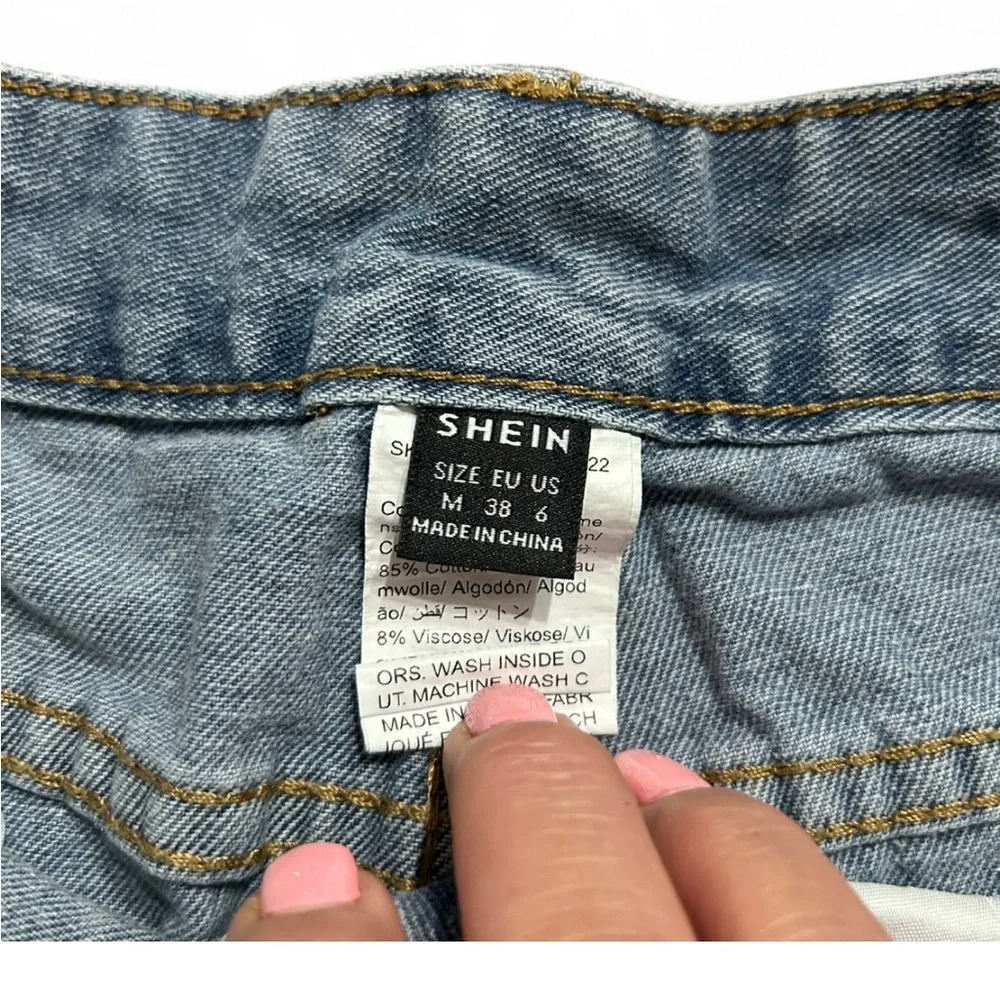 SHEIN Blue Jean Shorts High-Waisted W Raw HemVintage Style 6, Exelent condition.